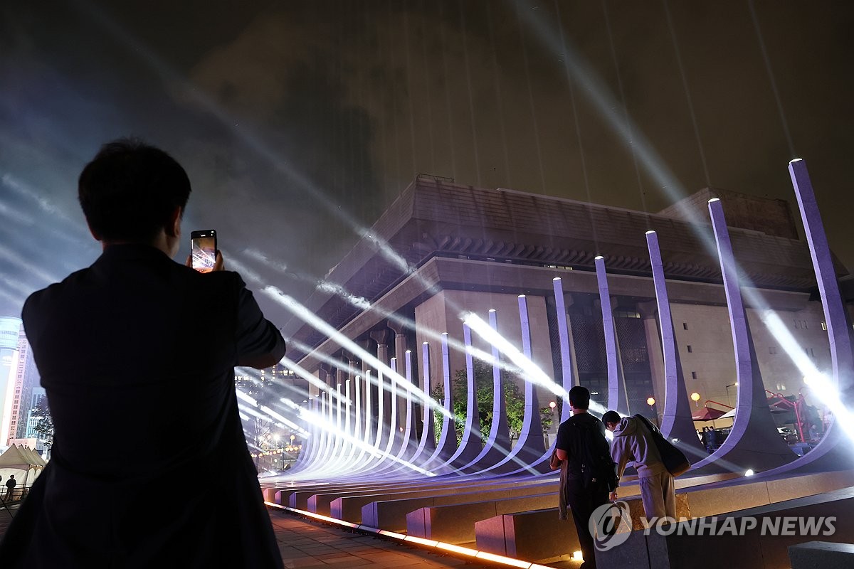 Gwanghwamun Square Sees Massive Surge in Visitors Thanks to Hallyu and BTS Comeback! 2 Pilot operation of the Garden of Gratitude