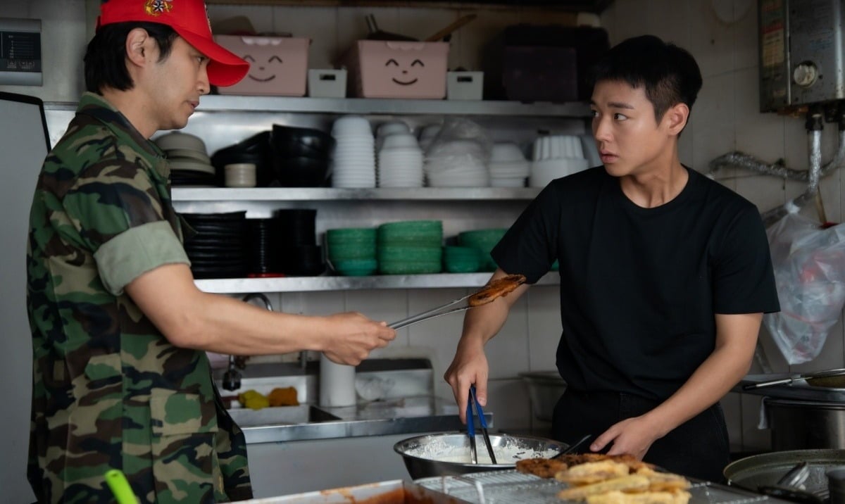 Park Jihoon Gives Up His Vacation to Save the Family Business in 'The Legendary Army Cook'! Park Jihoon Gives Up His Vacation to Save the Family Business in 'The Legendary Army Cook'!