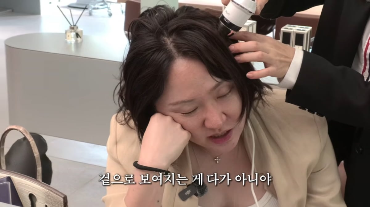 노란 수영복에 섹시한 몸매 어필하는 존예 처자