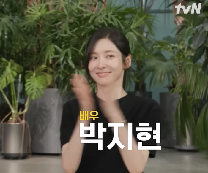 "I Would Have Wanted to Die If Not for My Family" — Park Ji-hyun of 'Eunjung and Sangyeon' Touches Hearts with First Confession About Father's Cancer Battle on 'You Quiz' 4 사진캡처|유 퀴즈 온 더 블럭