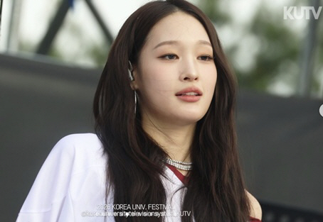 Columbia University Grad and Shinsegae Granddaughter Annie Shines at Korea University Festival! Columbia University Grad and Shinsegae Granddaughter Annie Shines at Korea University Festival!