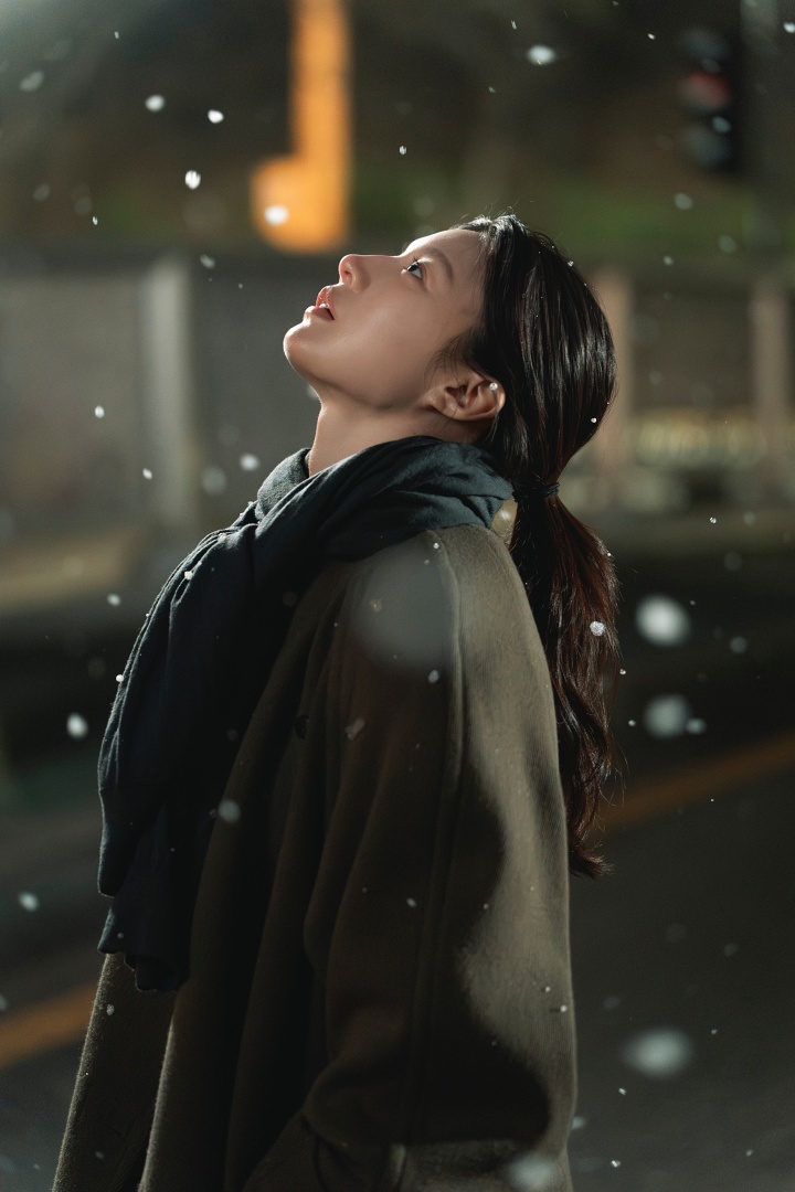 Go Youn-jung Perfectly Wraps Up Her Journey from Pain to Happiness in 'Everyone is Fighting Their Own Worthlessness' Go Youn-jung Perfectly Wraps Up Her Journey from Pain to Happiness in 'Everyone is Fighting Their Own Worthlessness'