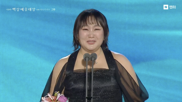 "I Hope He Smiles": Comedian Lee Su-ji Mourns Father-in-Law's Passing Just 17 Days After Heartfelt Baeksang Speech 2 제62회 백상예술대상