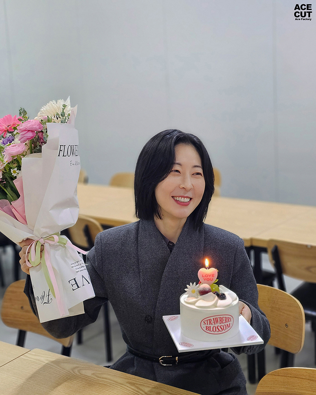 "Everyone is Fighting Their Own Worthlessness" Star Kang Mal-geum Shines: "In My 30s, I Was Like Hwang Dong-man"