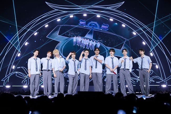 SEVENTEEN Wows 180,000 Fans in Japan, Global Live Stream Reaches 120 Theaters! SEVENTEEN Wows 180,000 Fans in Japan, Global Live Stream Reaches 120 Theaters!
