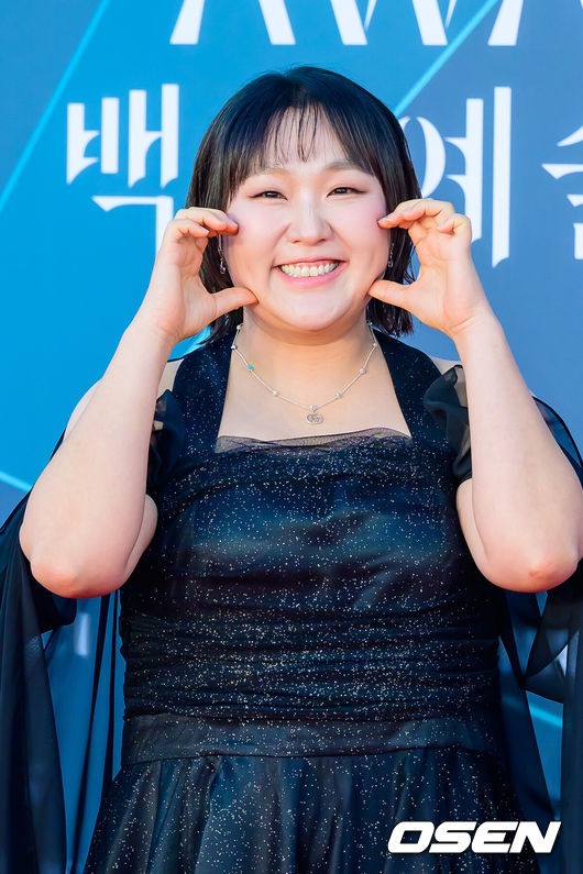 Comedian Lee Su-ji's Father-in-Law Passes Away After Heartfelt Mention at Baeksang Arts Awards Comedian Lee Su-ji's Father-in-Law Passes Away After Heartfelt Mention at Baeksang Arts Awards