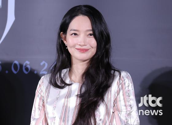Shin Min-a Radiates "Lovely" Energy at Her First Official Appearance After Marriage! Shin Min-a Radiates