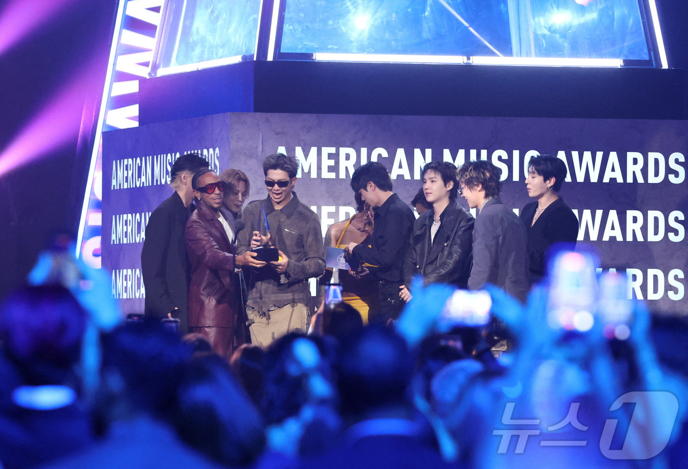 BTS's new song 'SWIM' winning 'Song of the Summer' at the 'American Music Awards 2026' (AMA 2026) held at the MGM Grand Garden Arena in Las Vegas on the 26th.