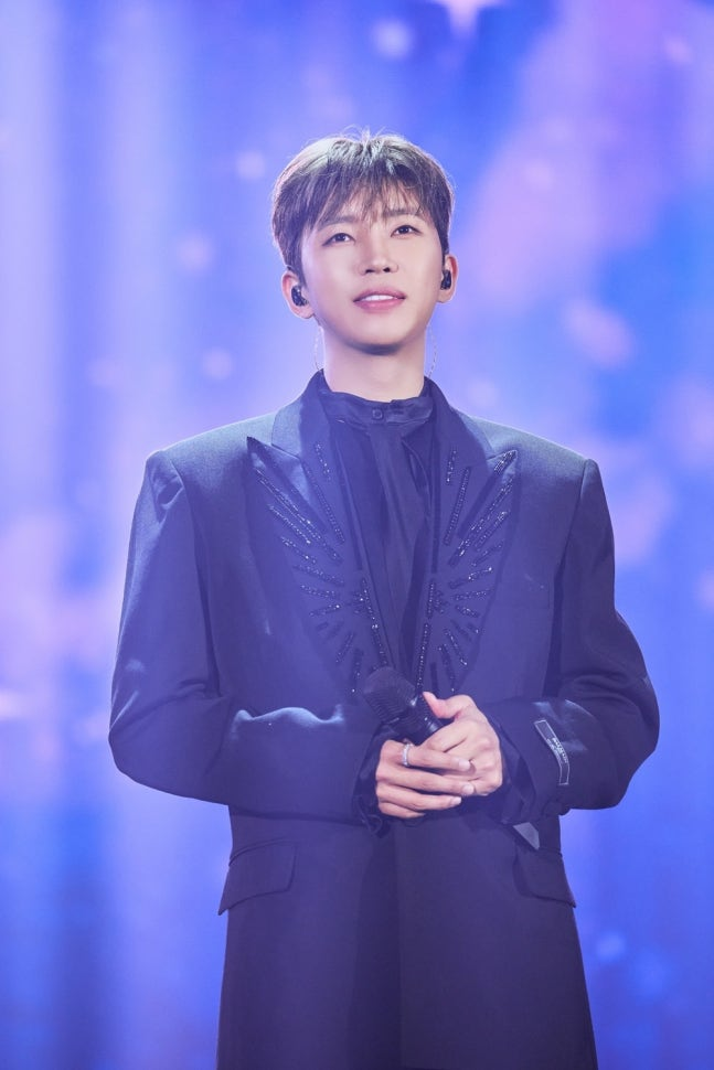 The Throne is Unshakable! Lim Young Woong Ranks #1 in Trot Brand Reputation for 65 Consecutive Months The Throne is Unshakable! Lim Young Woong Ranks #1 in Trot Brand Reputation for 65 Consecutive Months