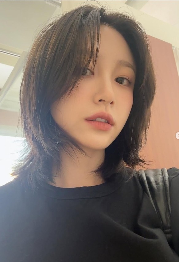 "Let's Meet Again!" Hani Gets Emotional Over Fans' Letters, Sharing Her Heart After Yang Jae-woong Controversy