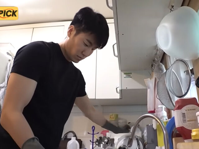 'My Sibling's Romance' Lee Yong-woo's Surprising New Life as a 'Full-Time Child' After 100 Pilot Job Rejections 'My Sibling's Romance' Lee Yong-woo's Surprising New Life as a 'Full-Time Child' After 100 Pilot Job Rejections
