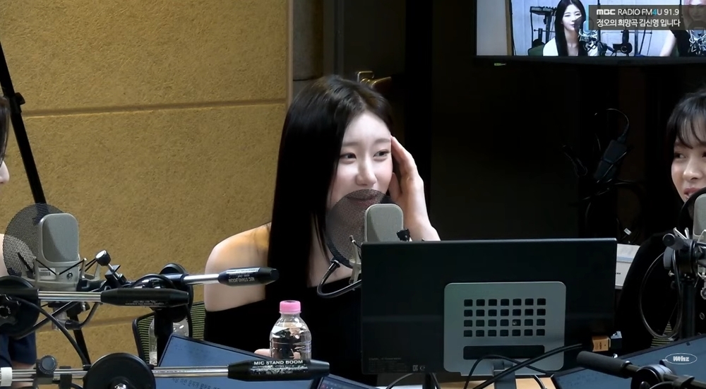 ITZY's Chaeryeong Confidently Claims She Still Rocks a School Uniform at 26! ITZY's Chaeryeong Confidently Claims She Still Rocks a School Uniform at 26!