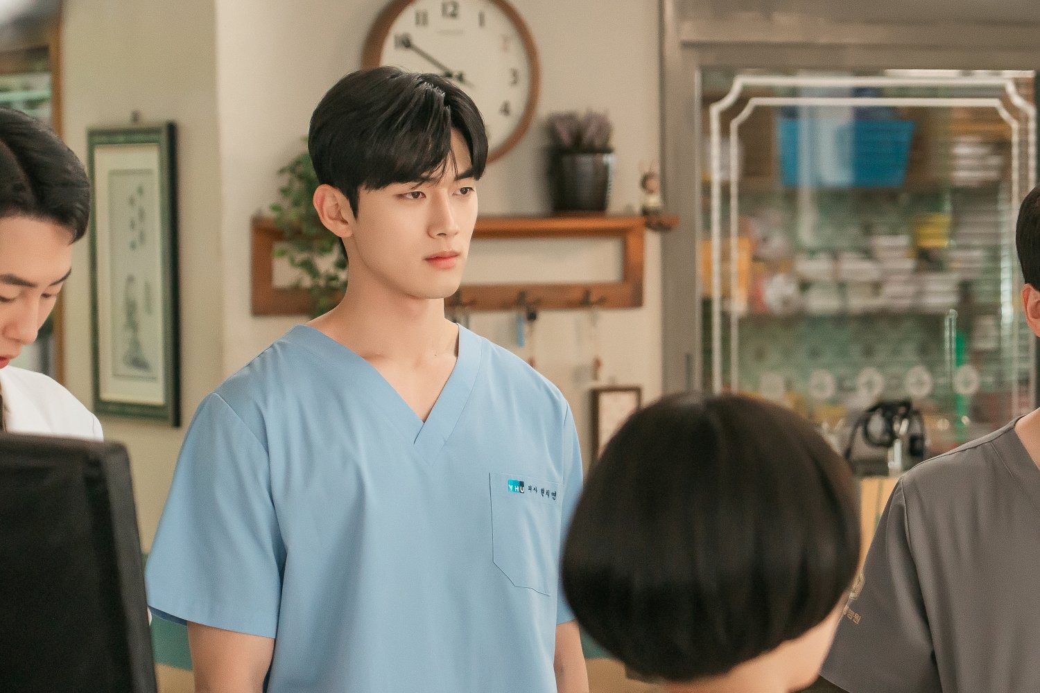 Hong Min-gi Gets Shy Over Visual Praise, But Director Lee Myung-woo Can't Stop Praising Him in 'Doctor Som Boy'! Hong Min-gi Gets Shy Over Visual Praise, But Director Lee Myung-woo Can't Stop Praising Him in 'Doctor Som Boy'!