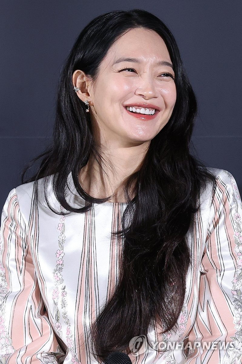 From Rom-Com Queen to Thriller Pro! Shin Min-a Practiced So Hard for 'Pupils' She Got Headaches From Rom-Com Queen to Thriller Pro! Shin Min-a Practiced So Hard for 'Pupils' She Got Headaches