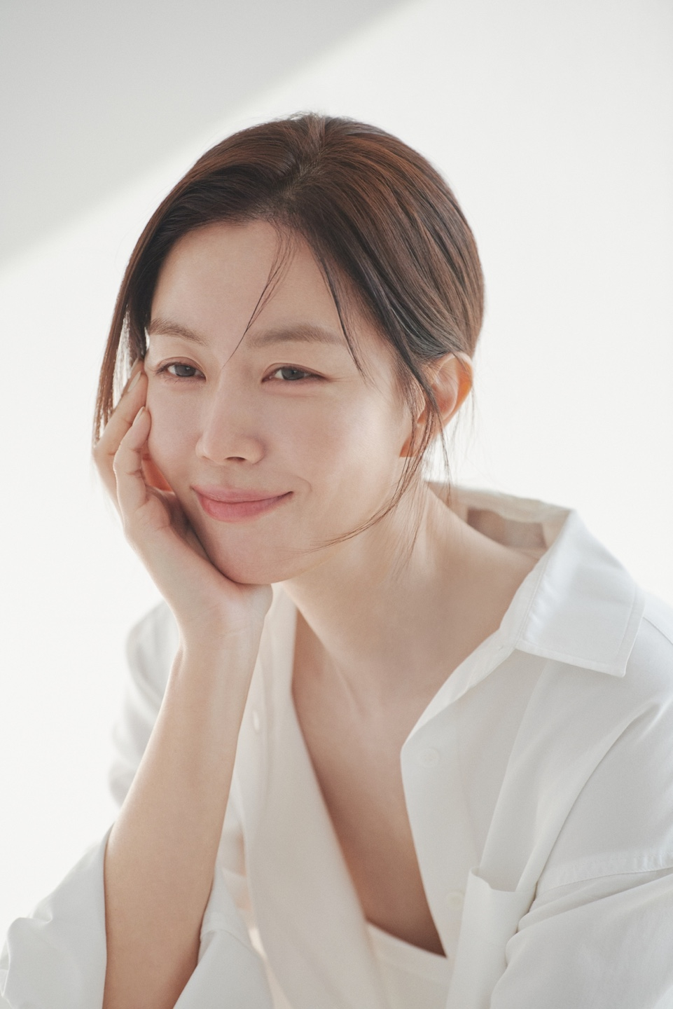 노란 수영복에 섹시한 몸매 어필하는 존예 처자
