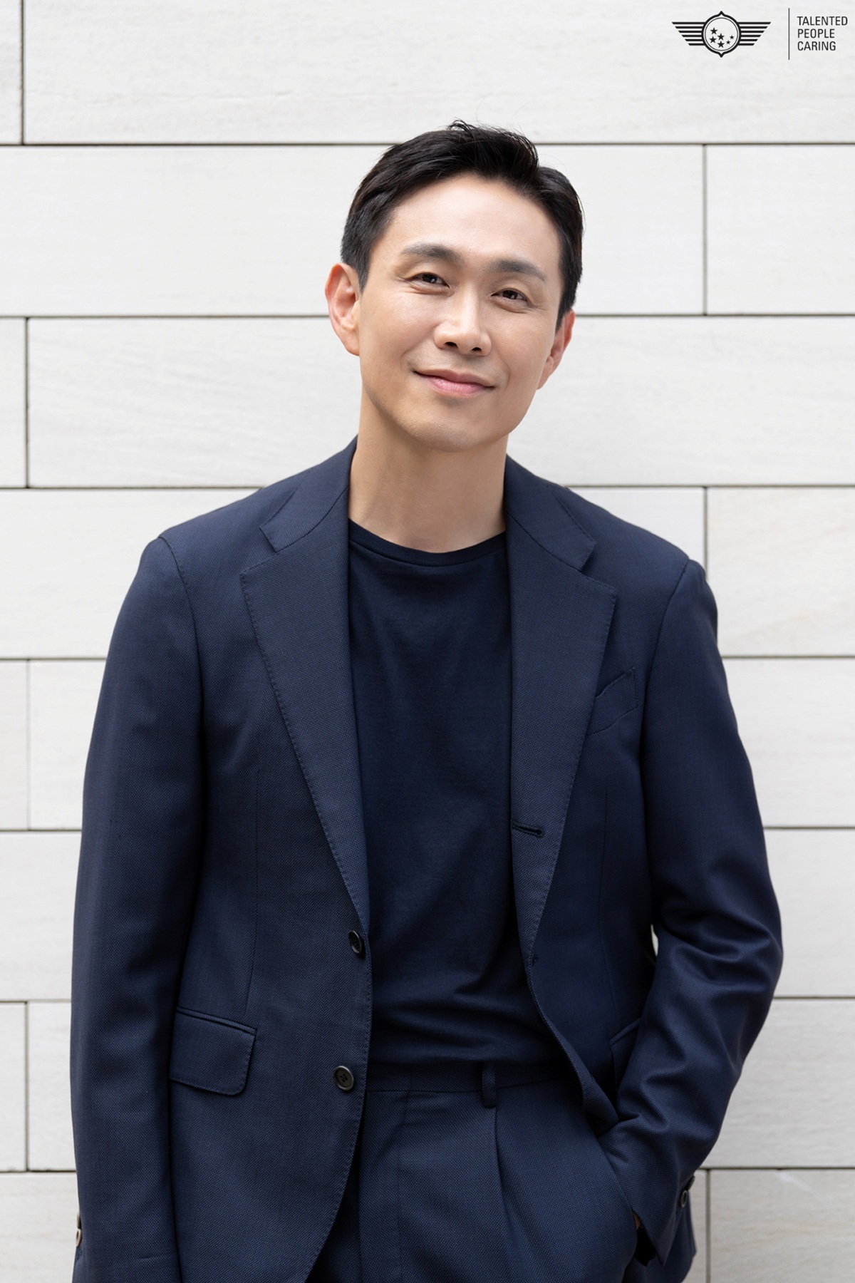Oh Jung-se Nails the "Pathetic but Lovely" Vibe in 'Everyone is Fighting Their Own Worthlessness' Oh Jung-se Nails the
