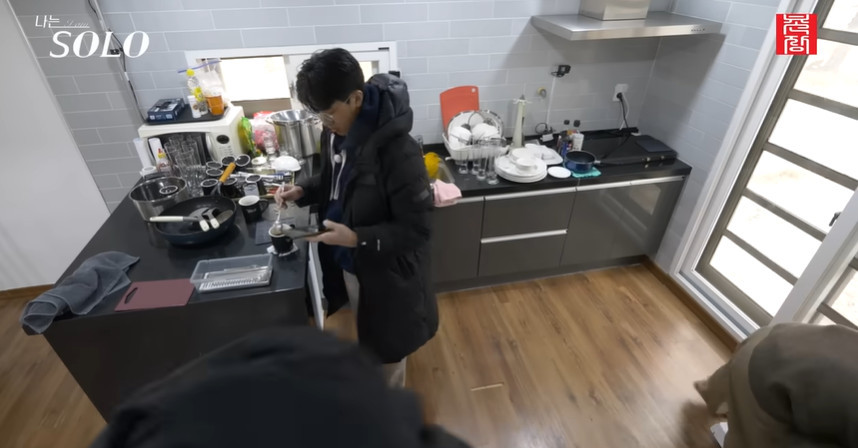 "I Am Solo" Season 31's Young-ho Under Fire: Ignoring Recycling Just for Coffee? 2 ENA, SBS플러스