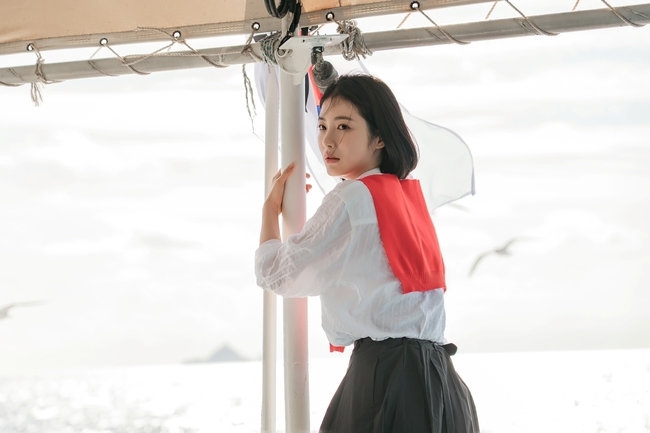Lee Jae-wook and Shin Ye-eun Tease Chaotic Island Life in 'Doctor Island Boy' Lee Jae-wook and Shin Ye-eun Tease Chaotic Island Life in 'Doctor Island Boy'