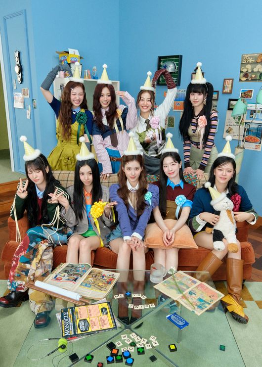 TWICE Makes History as the First K-pop Girl Group to Win at the American Music Awards! TWICE Makes History as the First K-pop Girl Group to Win at the American Music Awards!