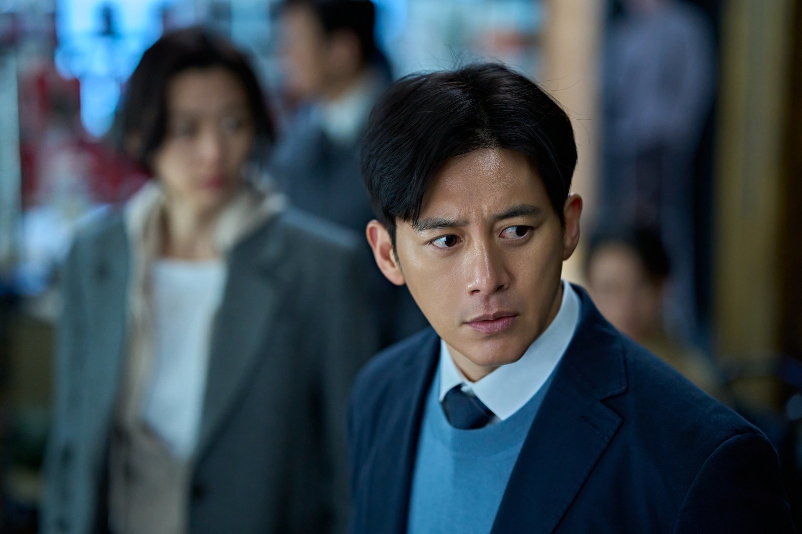 "Short but Powerful!" Go Soo Steals the Scene in 'Gunche' with a Heartwarming and Righteous Performance 2 사진제공|쇼박스