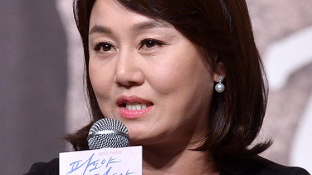 Lee Kyung-sil Opens Up About Past Domestic Violence and Divorce on 'Malja Show' Lee Kyung-sil Opens Up About Past Domestic Violence and Divorce on 'Malja Show'
