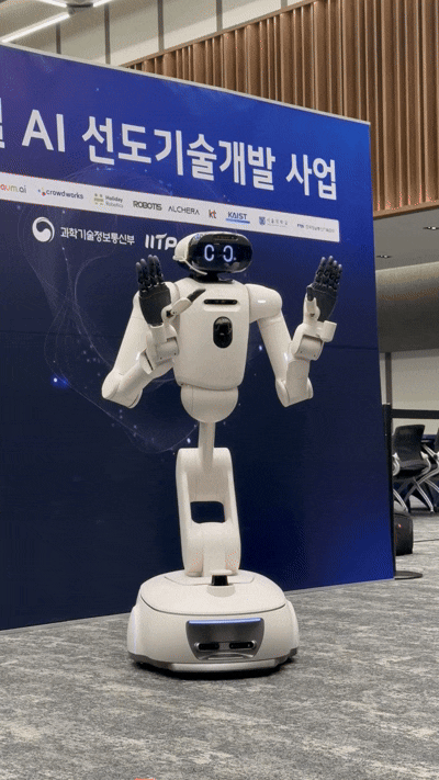 LG전자의 홈 AI 로봇 '클로이드'가 작동하는 모습. 이명환 기자