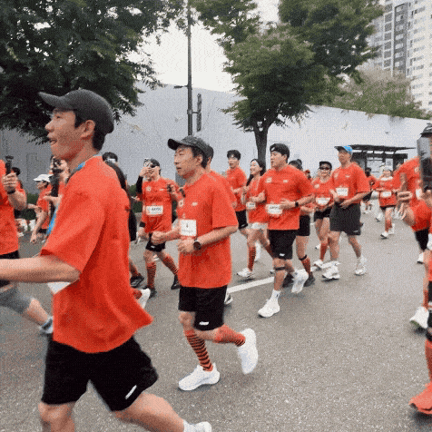 팬들과 함께 코스를 달리고 있는 박명수 / 사진= 문서연 여행+ 기자