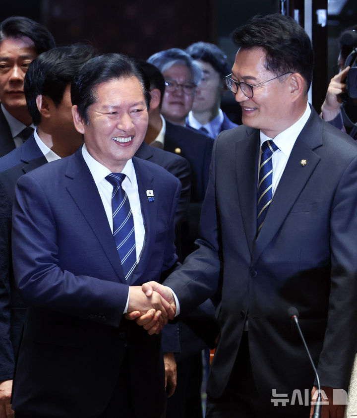 정청래, 의원총회서 李 대통령 어록 소개하며 단결 강조 [뉴시스Pic]