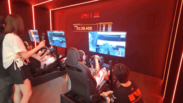 26일 부산 해운대구 벡스코 제1전시장에서 열린 '2026 부산모빌리티쇼' 내 레이싱 체험존. 2026.6.26 ⓒ 뉴스1 박기범 기자