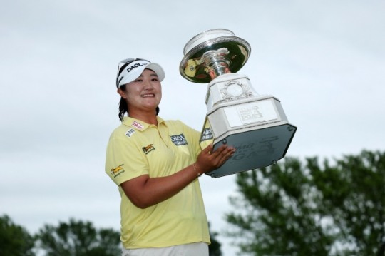 유해란 프로필 유해란 LPGA 메이저 우승 트로피 사진 1