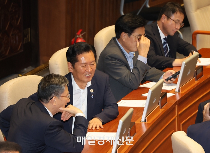 보완수사권 폐지 표결 장면