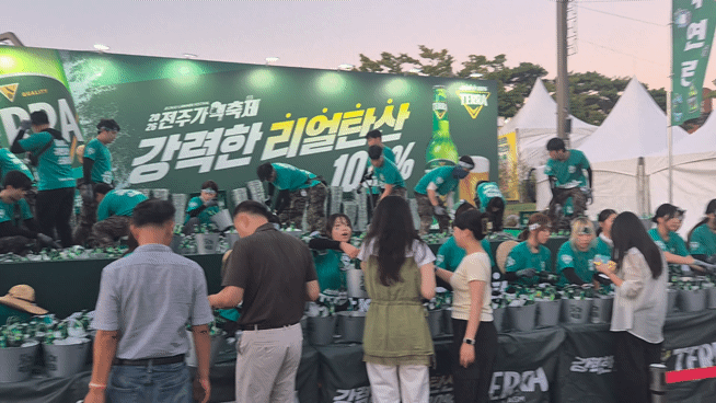 전북대학교에서 열린 2026 전주가맥축제 현장. /영상=박상경 기자