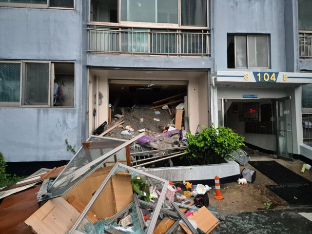 경남 거제 산사태 피해 도로 토사