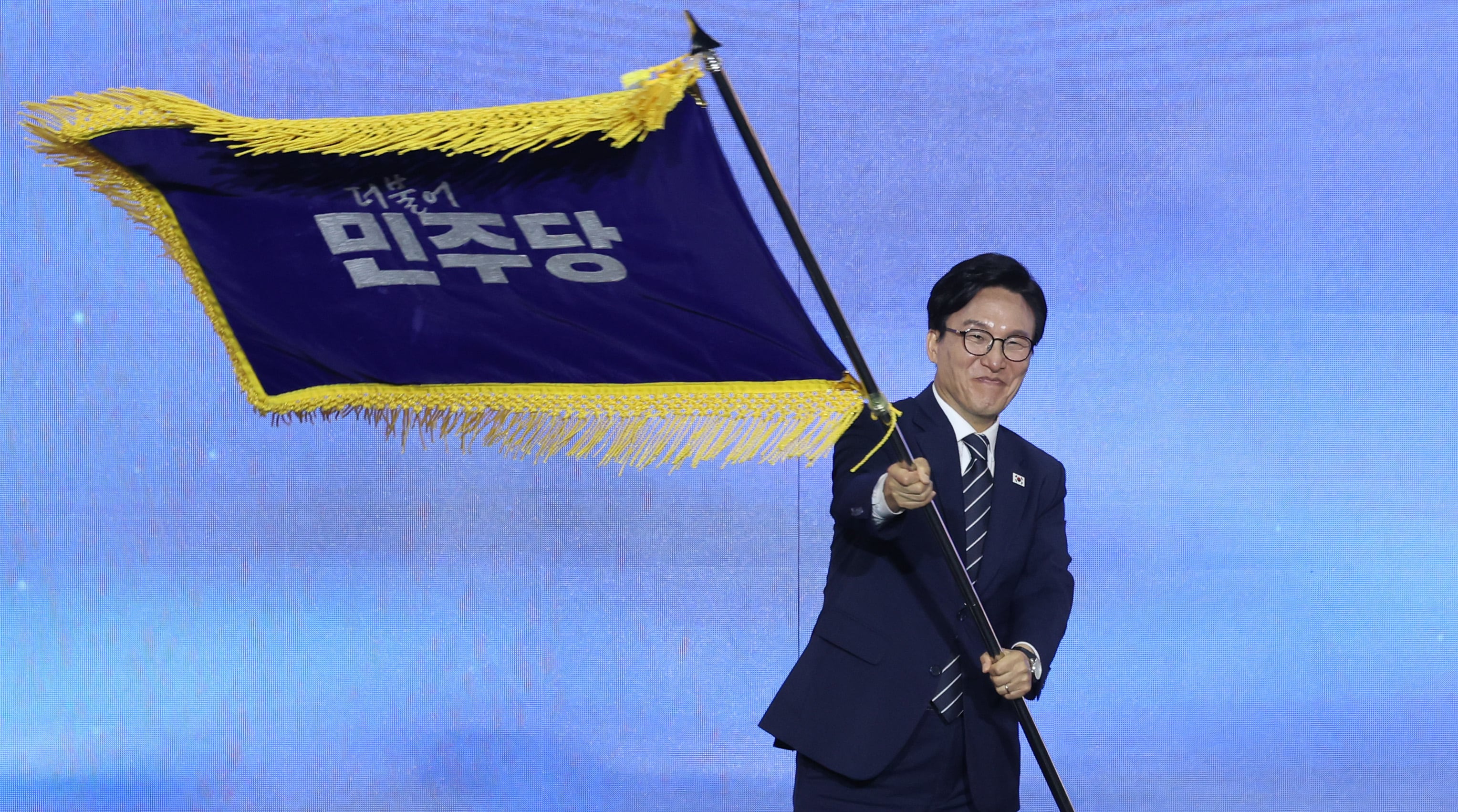 김민석 더불어민주당 신임 대표 당기