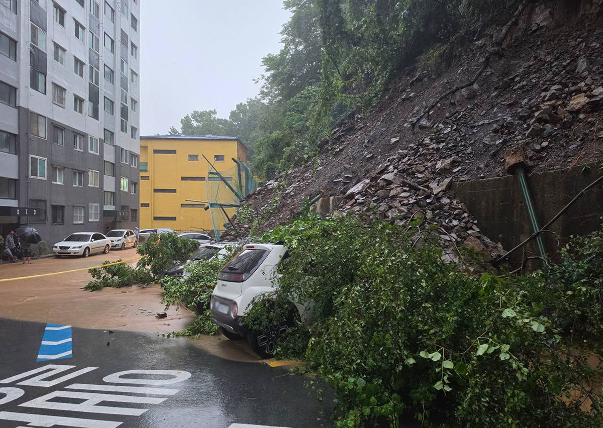 거제 폭우 산사태 소방관 구조 작업