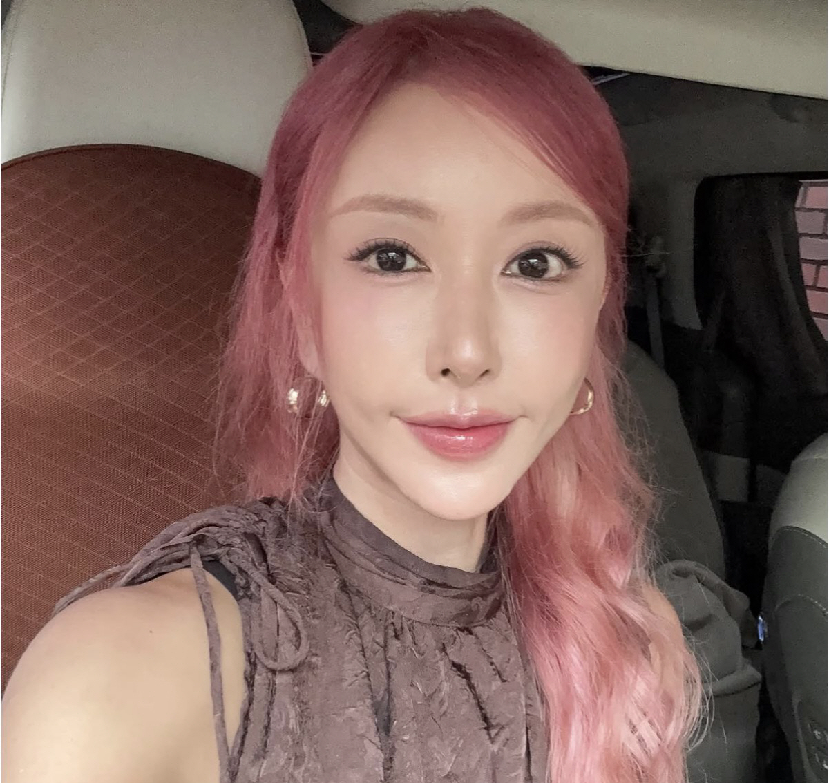 44세 맞아? 슈, 핑크색 머리로 파격 변신..충격의 동안 근황