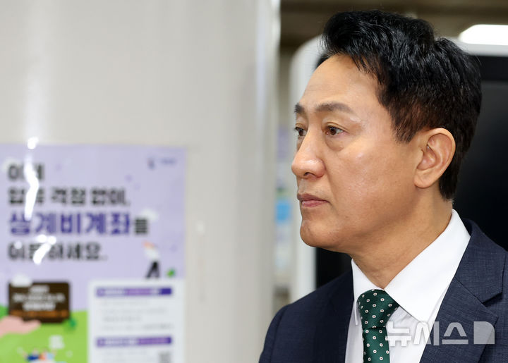 오세훈 항소심 공판 참석 당시 법원 내에서 촬영된 옆모습 사진