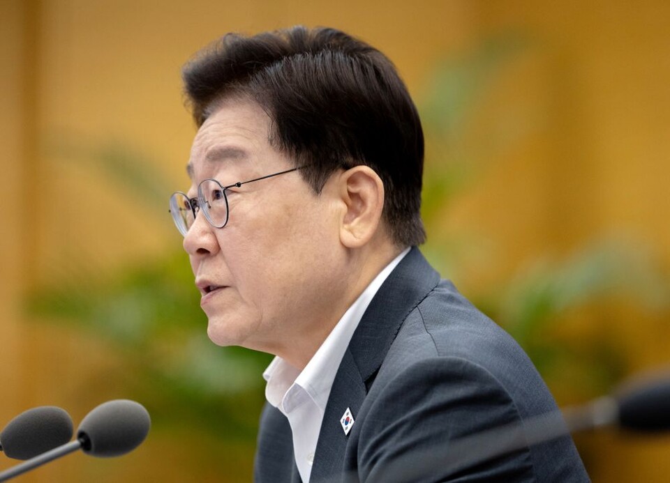 이 대통령 지지율 최저치 관련 여론조사 결과