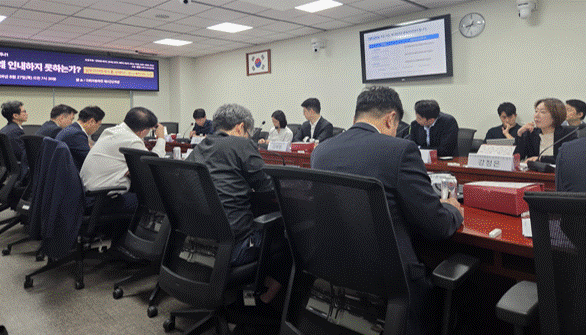 27일 오전 여의도 국회의원회관 3세미나실에 ''국내 모험자본은 왜 인내하지 못하는가: 성장 이전에 회수를 강제하는 국내 세컨더리 시장' 세미나가 진행되고 있다./사진=임지희 기자