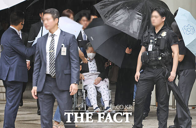 한학자 총재 법원 출석