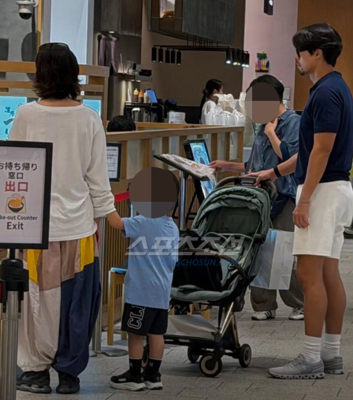 손예진 현빈 도쿄 가족 여행 미드타운 식당가 포착