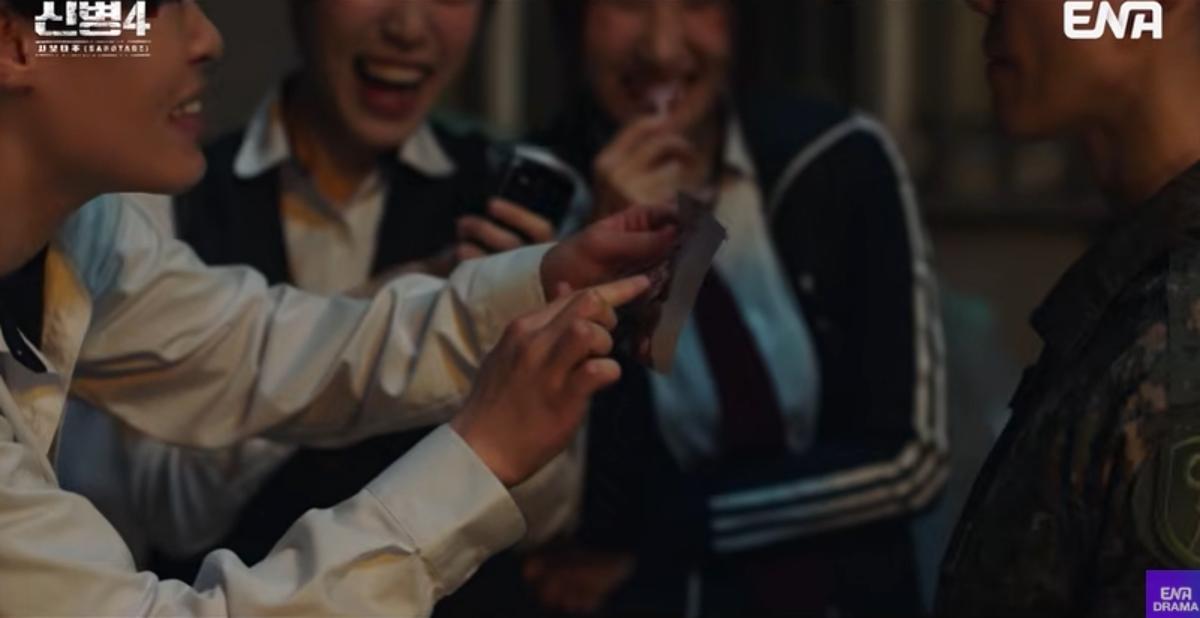 신병4 사보타주 전우주 등장 장면