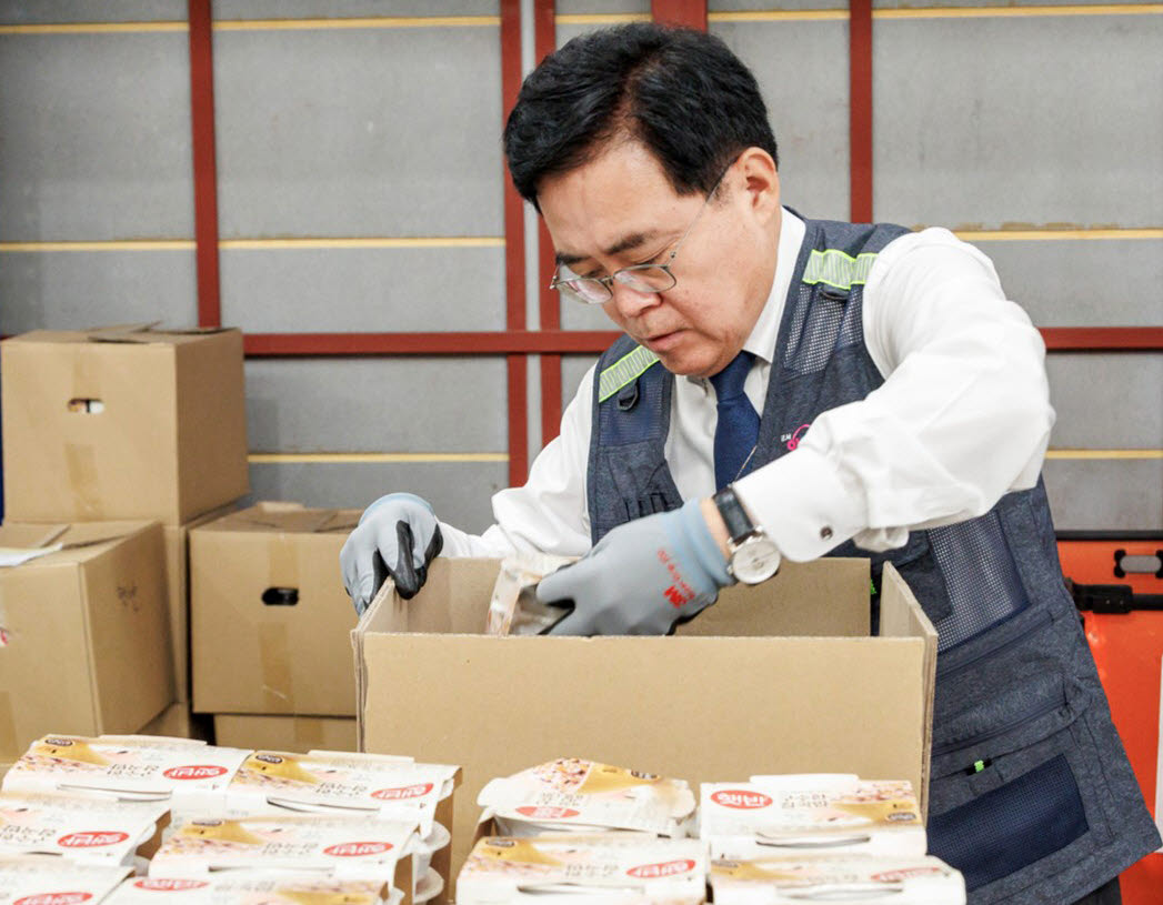 강서구 나눔행사 식품 상자 포장 현장