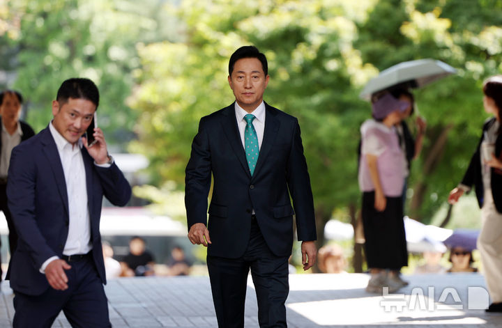 오세훈 명태균 녹취록 반박 진술서 관련 정치자금법 항소심 서울고법 출석 현장사진