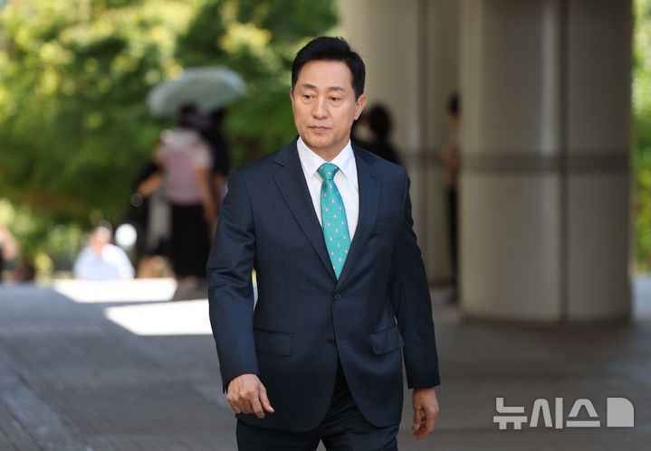 오세훈 서울시장 10월 23일 명태균 여론조사비 대납 항소심 선고를 앞둔 법원 출석 모습