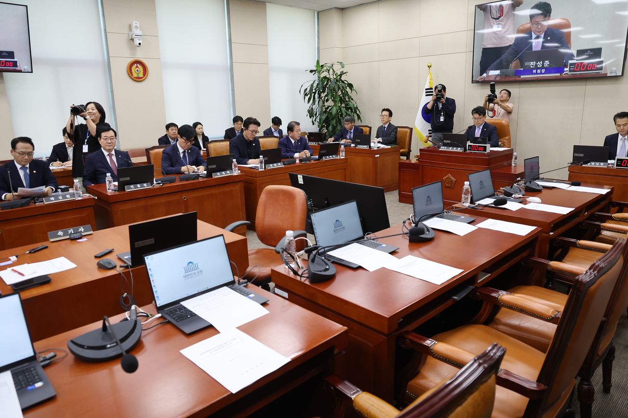 국방위원회 전체회의 진성준 위원장
