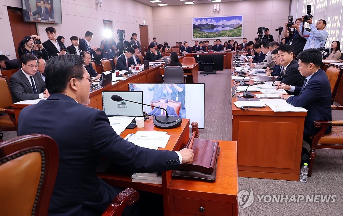 국회 외교통일위원회 전체회의 장면