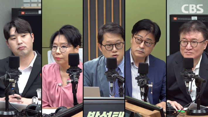 정치 패널 토론 장면