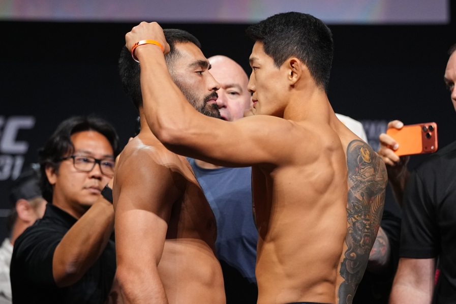 유주상 UFC 판정패 경기 장면