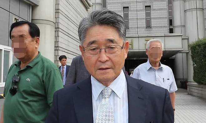 지만원 5·18 왜곡 구속영장 보도에 사용된 법원 출석 자료 사진